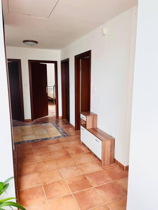 Apartman Se Zahradou 20 Minut Do Centra Prahy Ořech Exterior foto